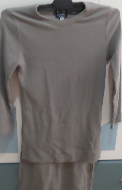 חולצה מידה XS ירוקה ארוך יותר מאחורה נקנתה באמריקה
מוכרת עקב קטן לי המידה קצת