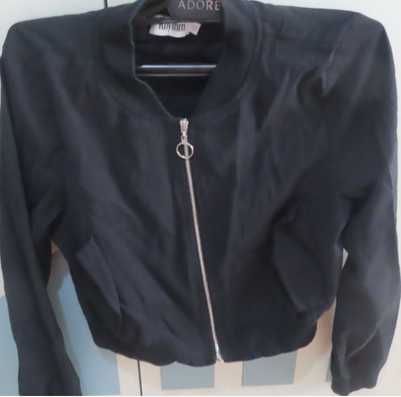 נקנה ב polkadot פולקדוט
עליונית שחורה לא ארוך אם רוכסן  דמוי כיסים מקדימה