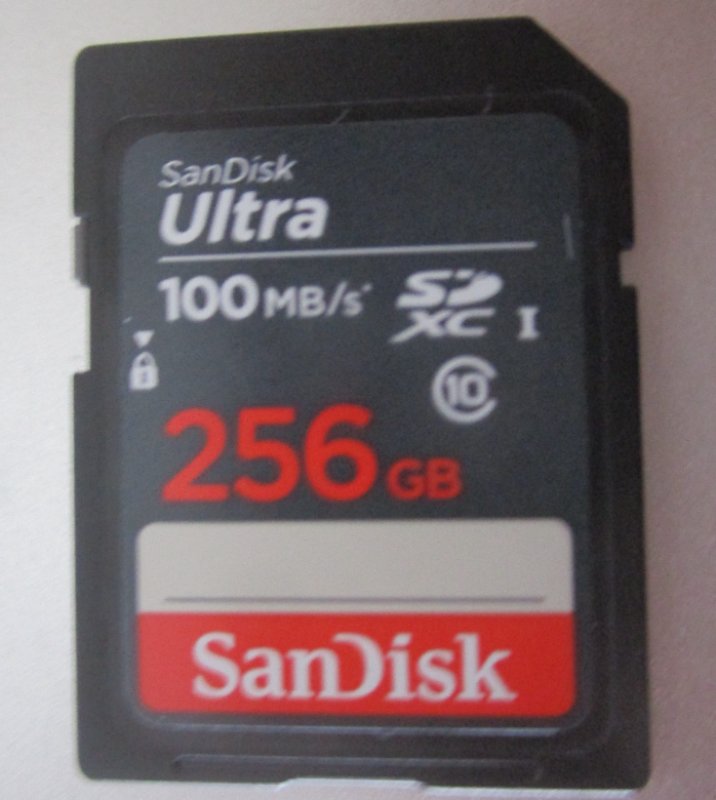 כרטיס זיכרון חדש SanDisk SDXC Ultra 256GB למצלמה.