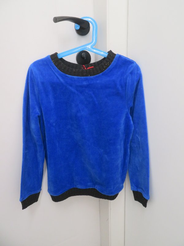 חולצה מהממת מהמותג לולו מידות 7/8 אורך 50 ס''מ ו 9/10 אורך 52 ס''מ מוכרת את הסט כי המידות לא מתאימות לילדים שלי