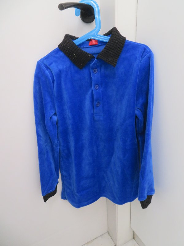 חולצה מהממת  מידה 9/10 אורך כ 59 נקנה במכירה של לולו נמכר עקב טעות במידה