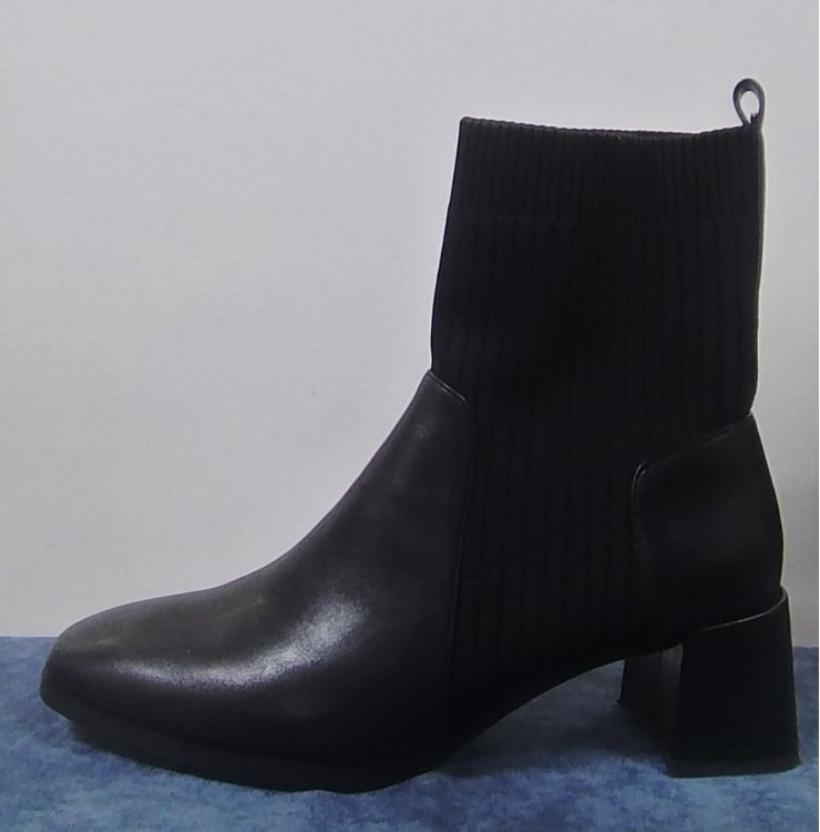 מגפונים שחורות מהממות, איכותיות של Lady Comfort
מידה 39.
עלו 290 נמכרות ב150