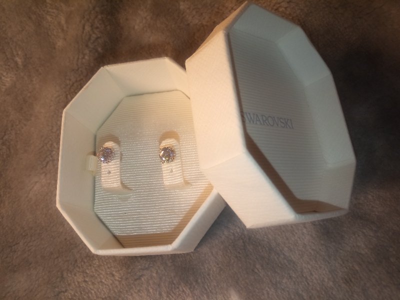 עגלי סברובסקי חדשות מהממות, אחריות לשנתיים (יכול להיות שניתן עדיין להחליף בחניות) נקנו ב339 נמכרות ב300 לפנות למייל shulamit040@gmail.com