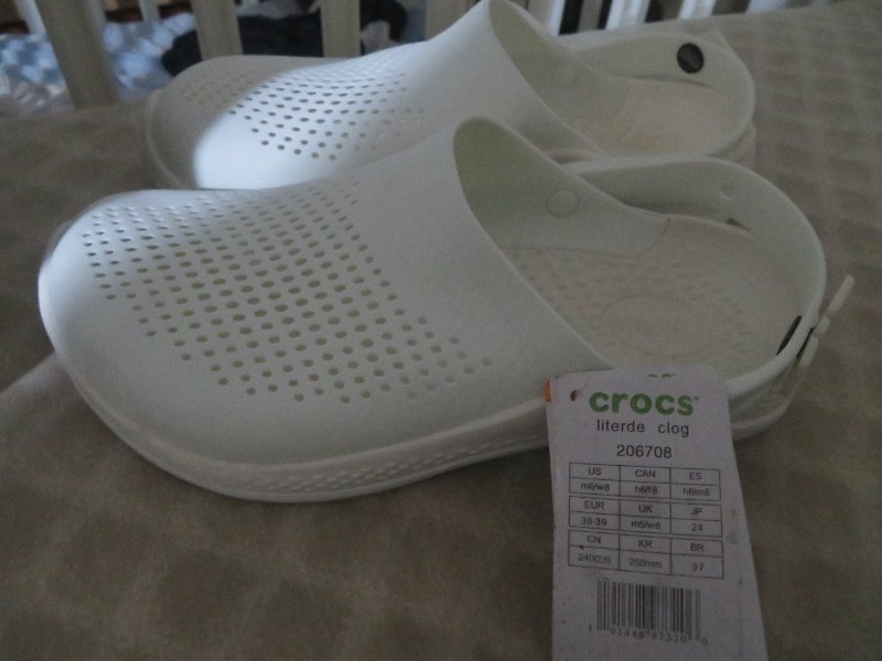 למכירה נעל חדשה crocs מידה 38 רק 199 במקום 299 לפרטים 0548458090