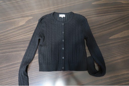 מוכרת קרדיגן צמות קצר מהמם!!! נקנה ב פולקה דוט
חדש ממש! מידה XS