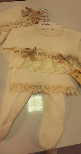 סט סריג נסיכתי ומושלם לחתונה לתינוקת
מידה 12M, הבגד מגיע עם סט של כובע וגרביים
הסרטים בבגד בצבע ורוד
מחנות LUSSO
(הבגד הוא סט לשמלה שפרסמתי פה מידה 3)
ניתן לקבל תמונות נוספות