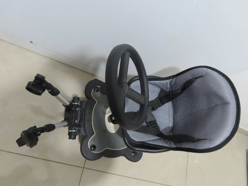 טרמפיסט לעגלה במצב חדש של חברת בייבי סייף נקנה בבייבי לנד ונמכר עקב אי התאמה