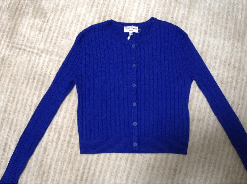 מוכרת קרדיגן צמות קצר מהמם!!! חדש ממש! 
מידה XS נקנה בפולקה דוט