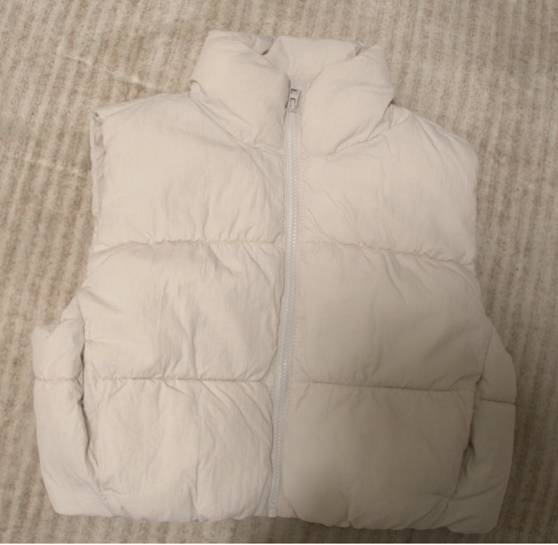 מוכרת שחפץ קצר נדיר!!!מידה XS חדש!
מ H&M