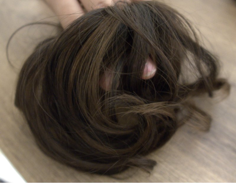 מוכרת גומיית שיער למילוי קוקס בפאה \ שיער ברמה גבוהה מאד!
נקנתה מפאנית