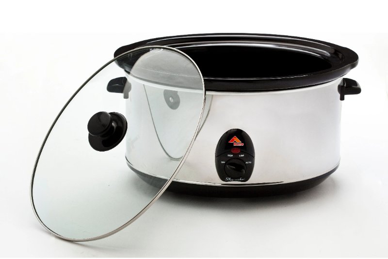 סיר בישול איטי בקיבולת של 6.5 ליטר, בעל 3 מצבים: חום נמוך, חום גבוה ושמירת טמפרטורה קבועה.

לסיר מכסה זכוכית שקוף הקל לפירוק וניקוי. סיר מעולה להכנת חמין, תבשילי קדירה, ירקות ועוד.