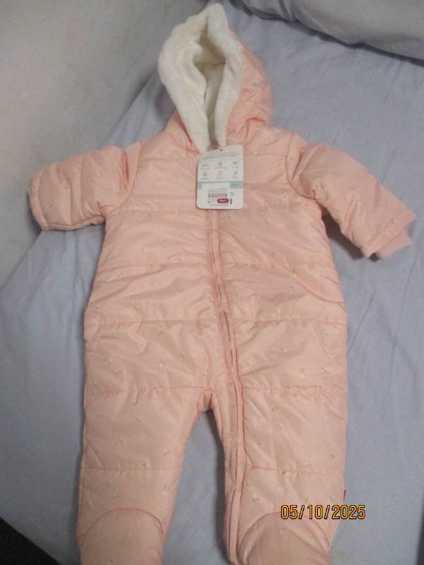 מעיל תינוקות שילב חדש מידה 0-3
מעט גדול מהגיל