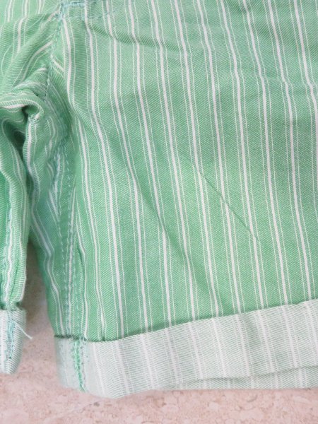 מכנסיים קצרות לבנים