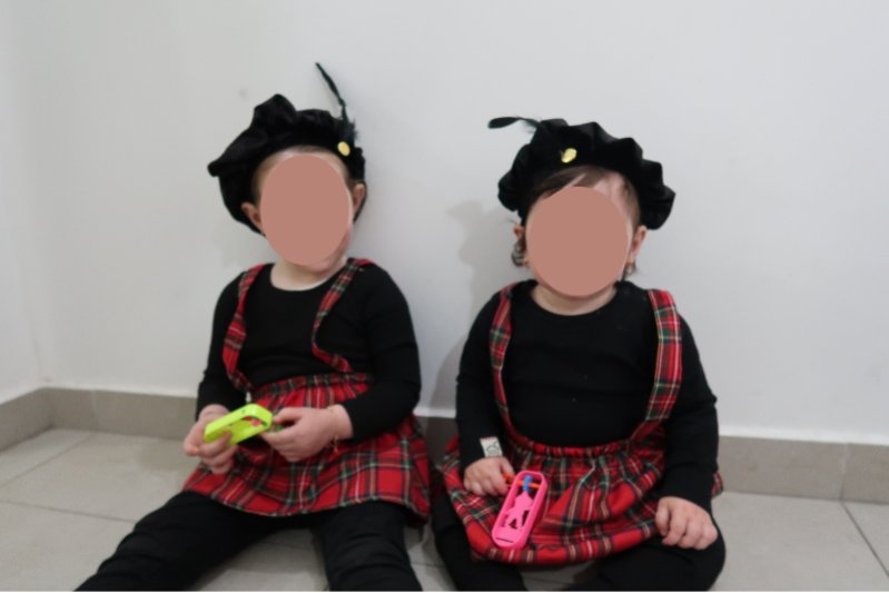 2 תחפושות שכוללות בגד וכובע עם נוצה.
ממתאים לגילאי שנה ושנתיים וחצי בערך.
תחפושת חמודה ממש.
לשים שחור שחור מתחת ויוצא תחפושת מושלמת!!!!