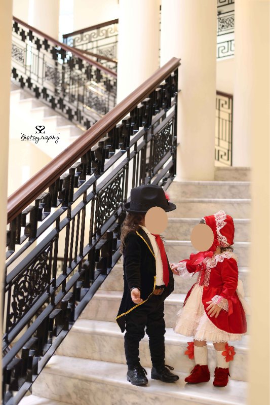 2 תחפושות לילד בן 3
מתאים לתאומים
שימש אותי פעם אחת לגביר 
פעם אחת לנסיך 
ופעם אחת לקליפ זמרי חלאקה
כולל גקט מהממם
כובע יקר ועדכני עם נוצה אדומה
עניבה מתאימה לגיל בצבע אדום
אופציה לחגורה, מכנס וחולצה גברית