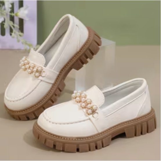 נעלים בצבע שמנת עם סוליה חומה ועם פנינים מידה 35.5