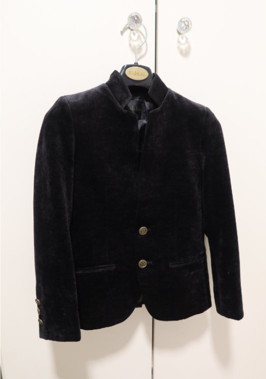 להשכרה 2 חליפות קטיפה שחור 
מידות 8 ו-10
כולל מכנס תואם