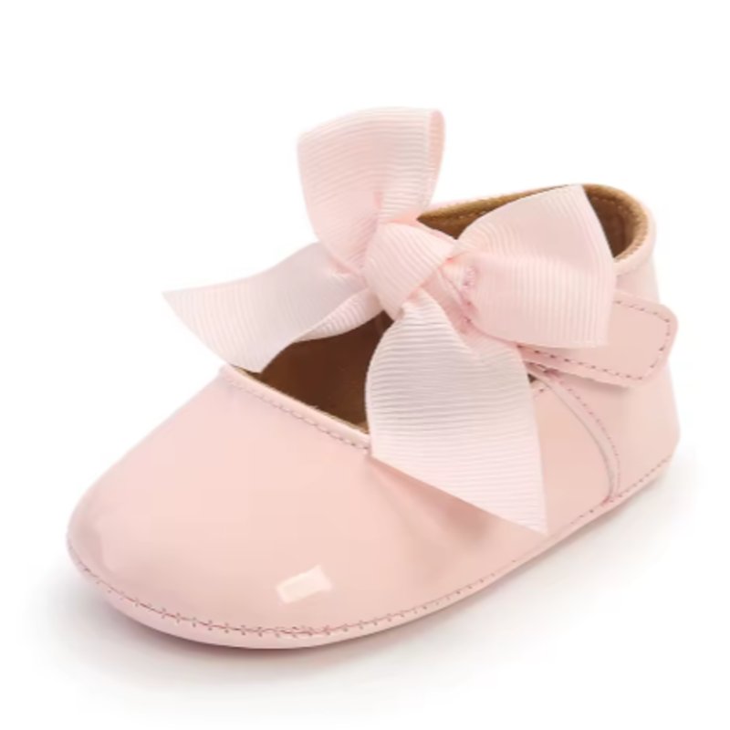 נעל בובה בצבע ורוד לק, עם פפיון ורוד.
מושלמת ואיכותית לתינוקת!
מידה 12-18M, מתאים כמו גודל של מידה 21 סטנדרטית בארץ.
מוכרת כי המידה לא מתאימה.