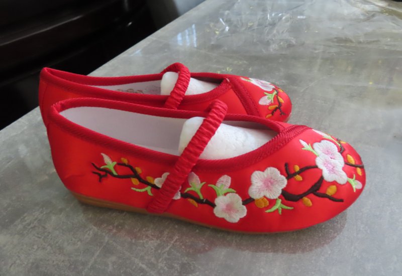 מידות-24,30
הנעלים הגיעו בדיוק כמו בתמונה רק שהמידות קטנות ממש.
(נראה לי כמו 2 מידות פחות).
יכולה להעביר לירושלים וביתר