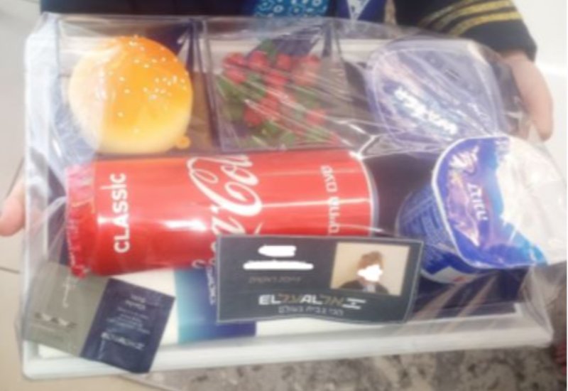 מגש אמיתי ממש! אביזרים מהמטוס!
קצר מלא מחמאות!!