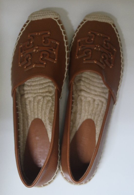 נעליים חדשות לנשים/נערות מידה 36,נמכר עקב חוסר התאמה במידה.