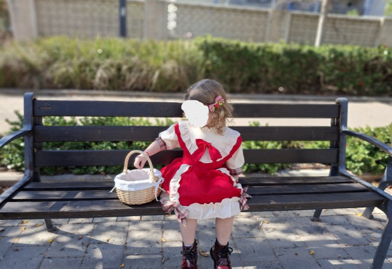 מוכרת תותים / כפריה