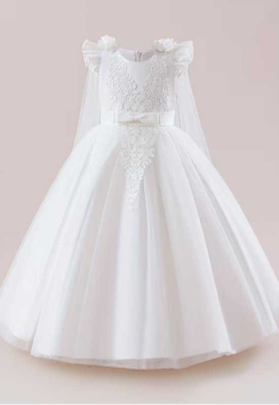 שמלת כלה יפה מאוד הגיע גדול מדי מחזירה תוך יום יומיים
צריך ללבוש חולצת בסיס מתחת