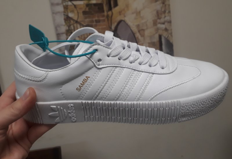 מידה 38 , 
מוכרת בצער עקב טעות במידה