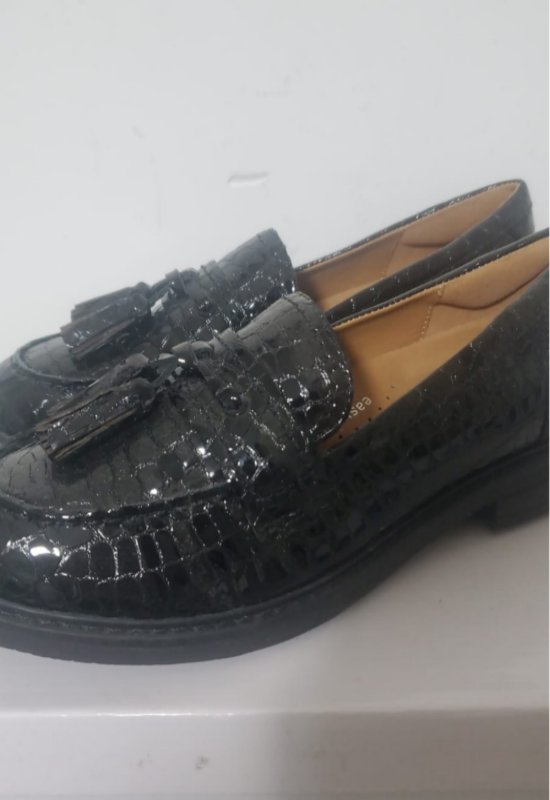 צבע שחור
חברת Easy Spirit 
מידה 38
נוחות מאוד