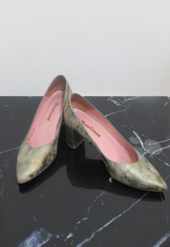 נעלי עקב בדוגמא מעניינת ויוקרתית
מחנות פיטיז
מידה 39
נמכר עקב מידה לא נכונה - נלבש פעמים בודדות