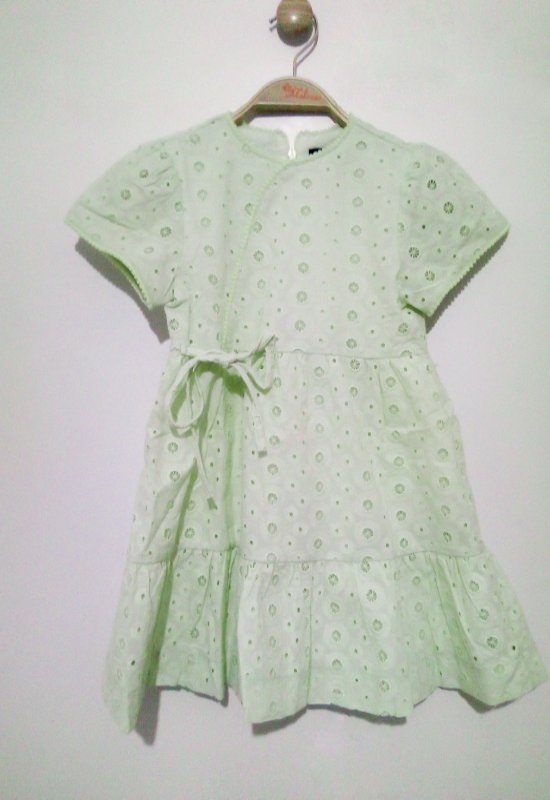 שמלות בצבע ירוק בהיר