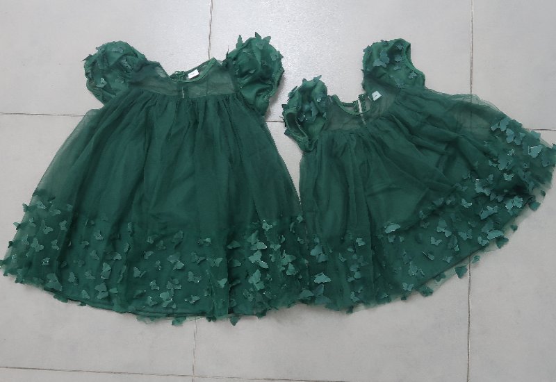 שמלות ירוקות