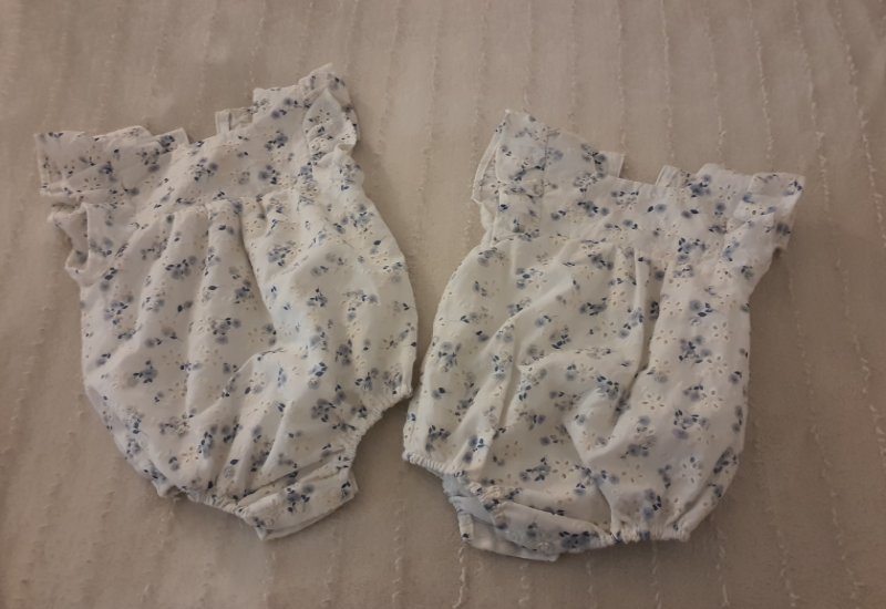 שתי רומפרים חתיכים
עבור בת בגיל שנתיים פלוס מינוס
ובת בגיל כשנה 
קניתי בסינדרלה (ב"ב) איכותי ויקר!
(חשבתי יתאים לבנים שלי. וזה לא..:()

מוכרת ב80 לאחד. 150 לשניהם