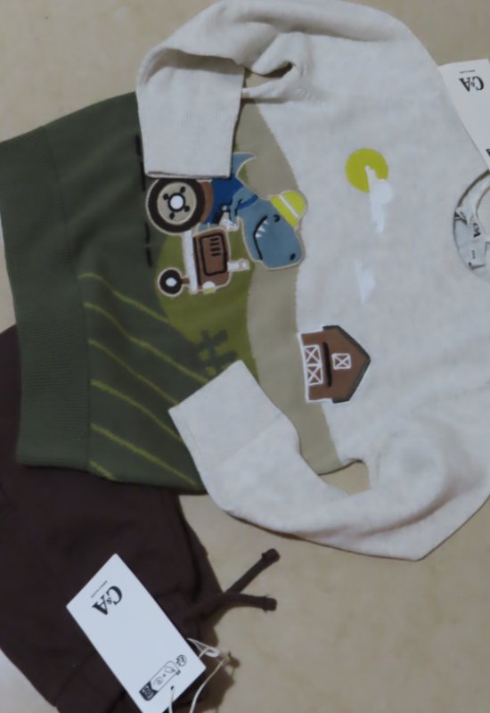 חולצה ומכנס מתוק מידה 3Y
מחברת  C&A הארופאית...
ניתן לרכוש בנפרד...