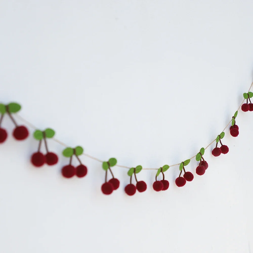 שרשרת  דובדבן לקישוט