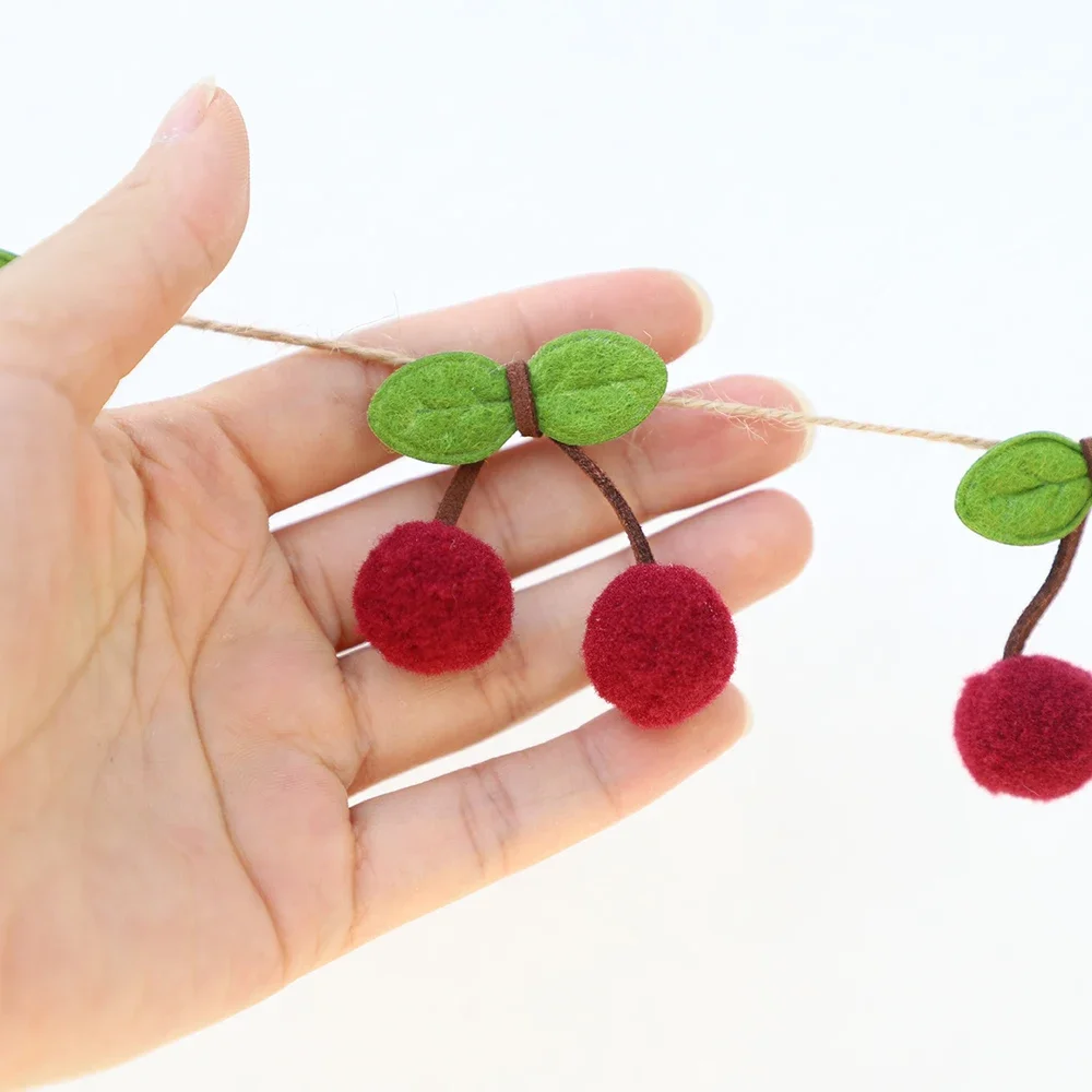 שרשרת  דובדבן לקישוט