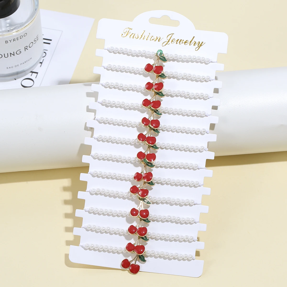 12 צמידי דובדבן