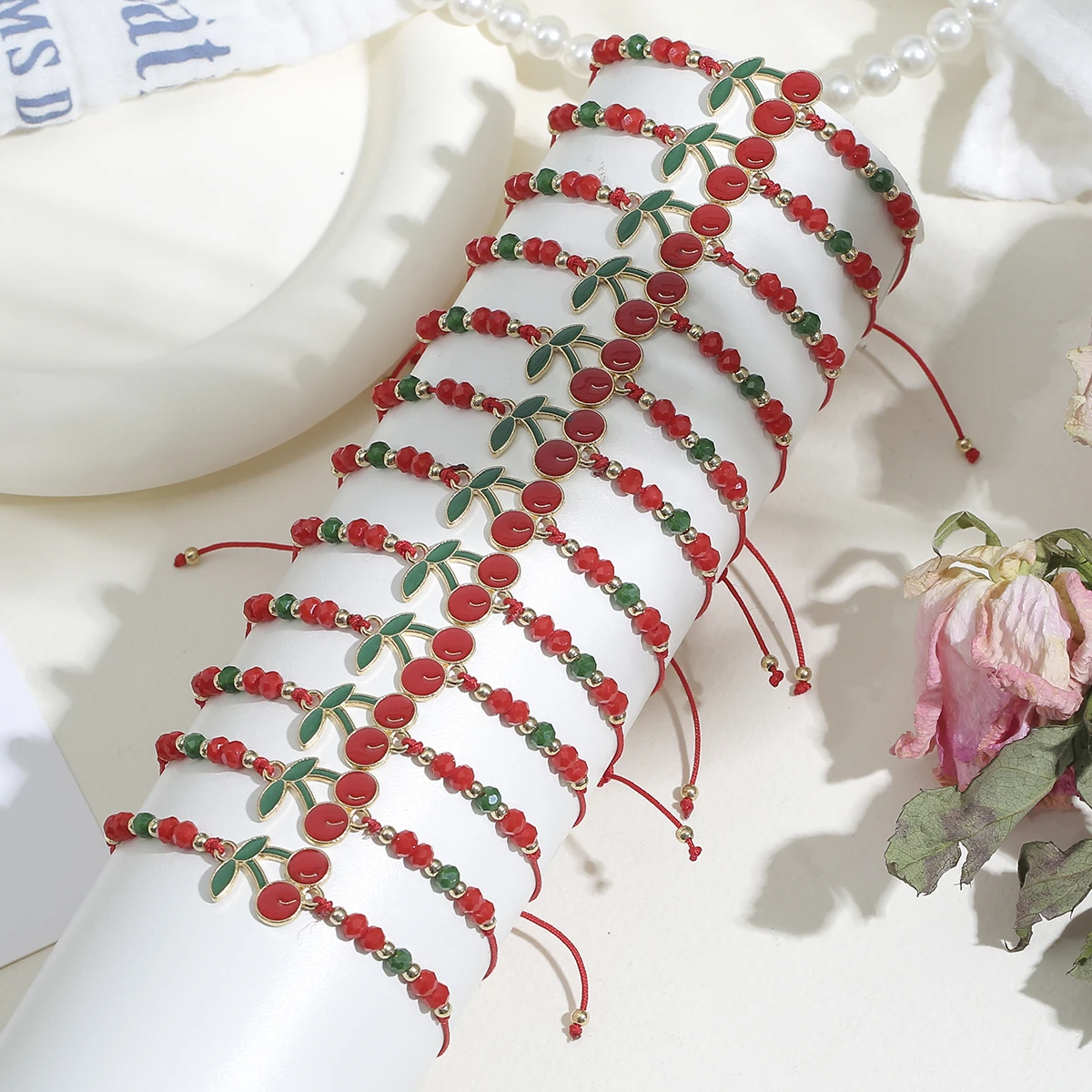 12 צמידי דובדבן