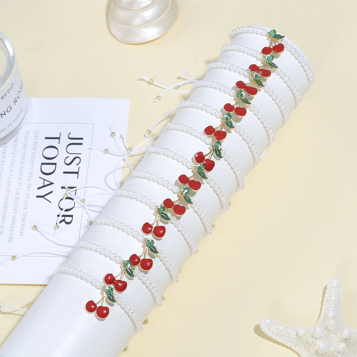 12 צמידי דובדבן