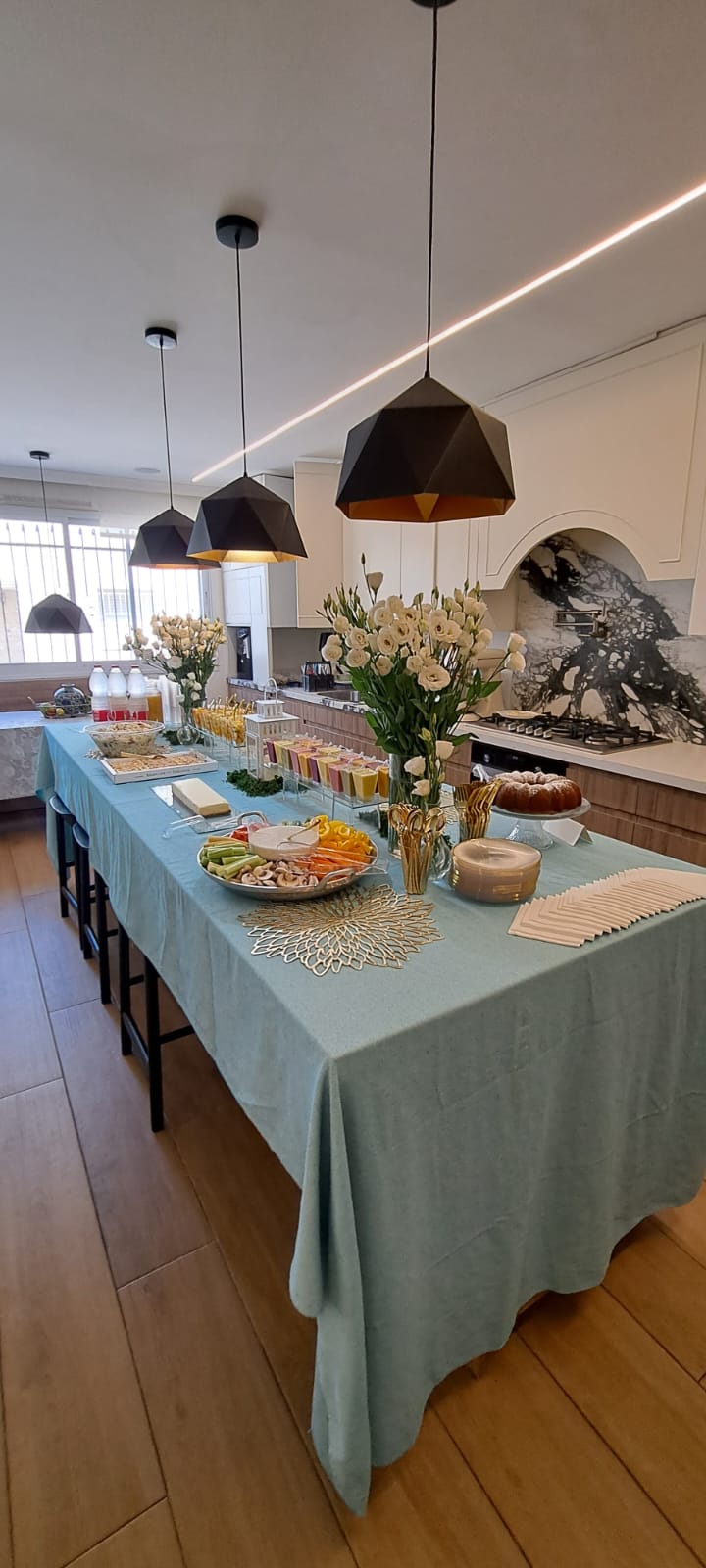 איך מרימים אירוח שנראה וואו בלי לעבוד קשה?